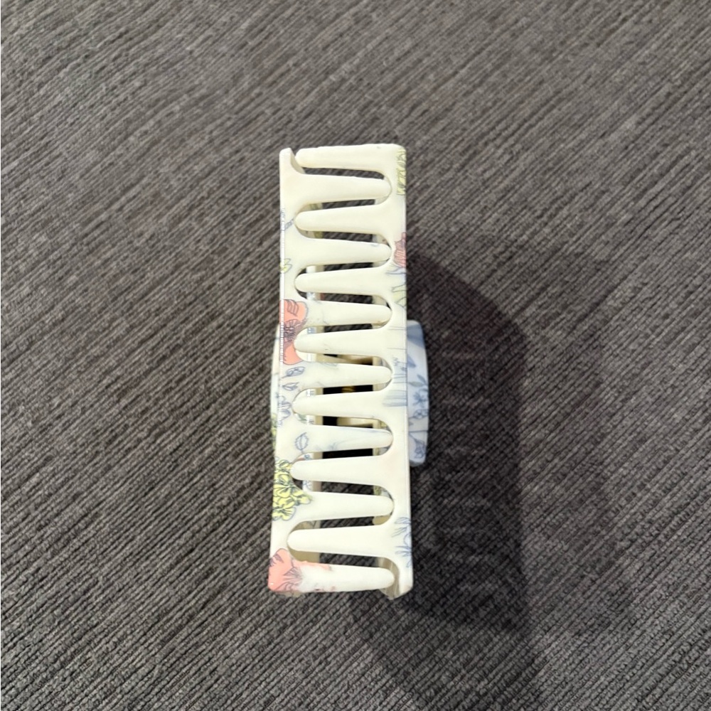 Floral Hair Claw Clip - Picture 4 of 4
